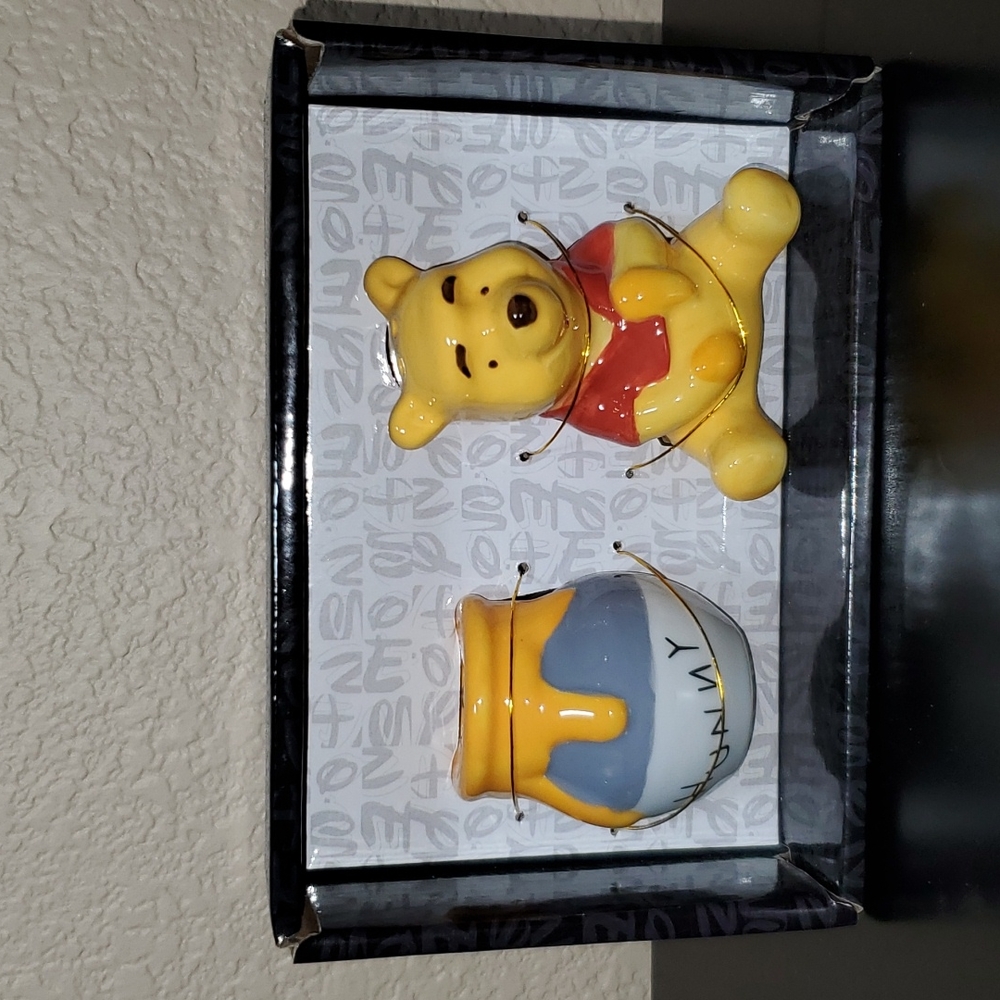 Disney Winnie the Pooh and Honey Pot Ceramic Salt & Pepper Shaker Set